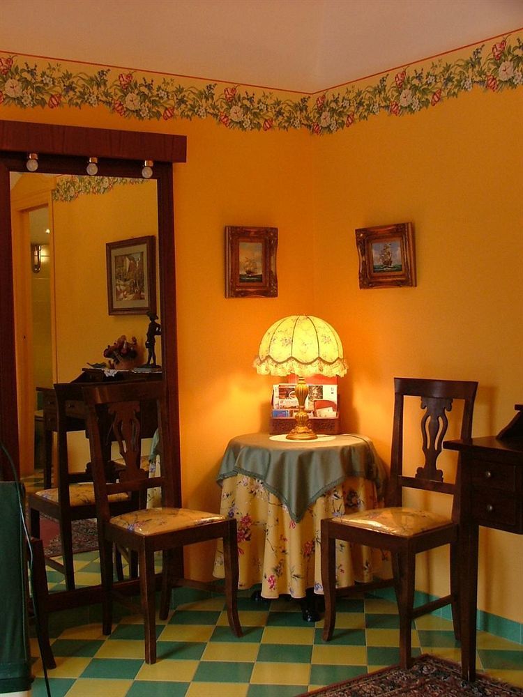 Orchid Corner Guesthouse Мета Екстериор снимка